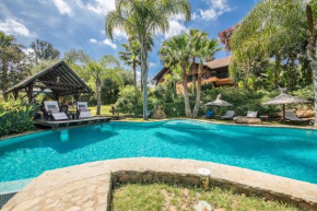 Exotic Tropical Villa w/ Large Pool in Sotogrande!, San Roque